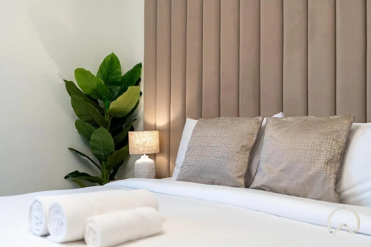 Luxurious 4Br In Act 1 Act 2 With Burj Khalifa View Apartment Dubai