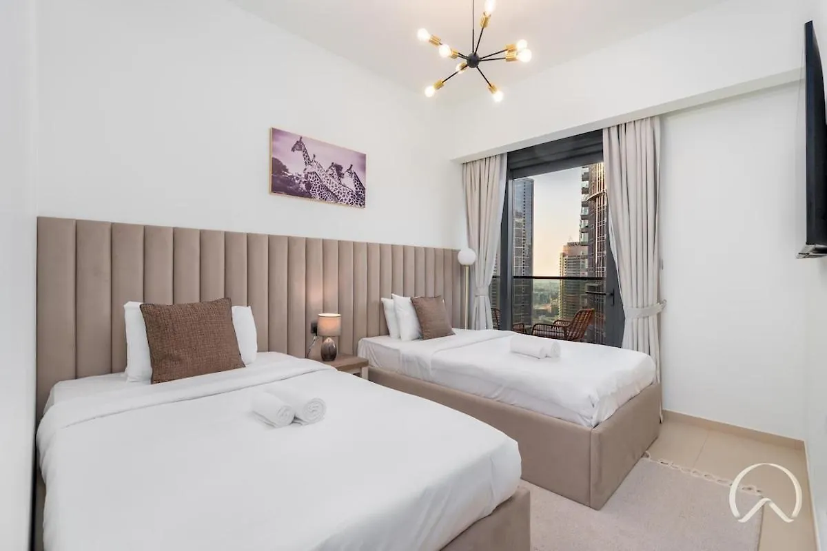 Luxurious 4Br In Act 1 Act 2 With Burj Khalifa View Apartment Dubai