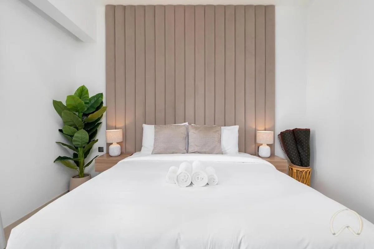Luxurious 4Br In Act 1 Act 2 With Burj Khalifa View Apartment Dubai