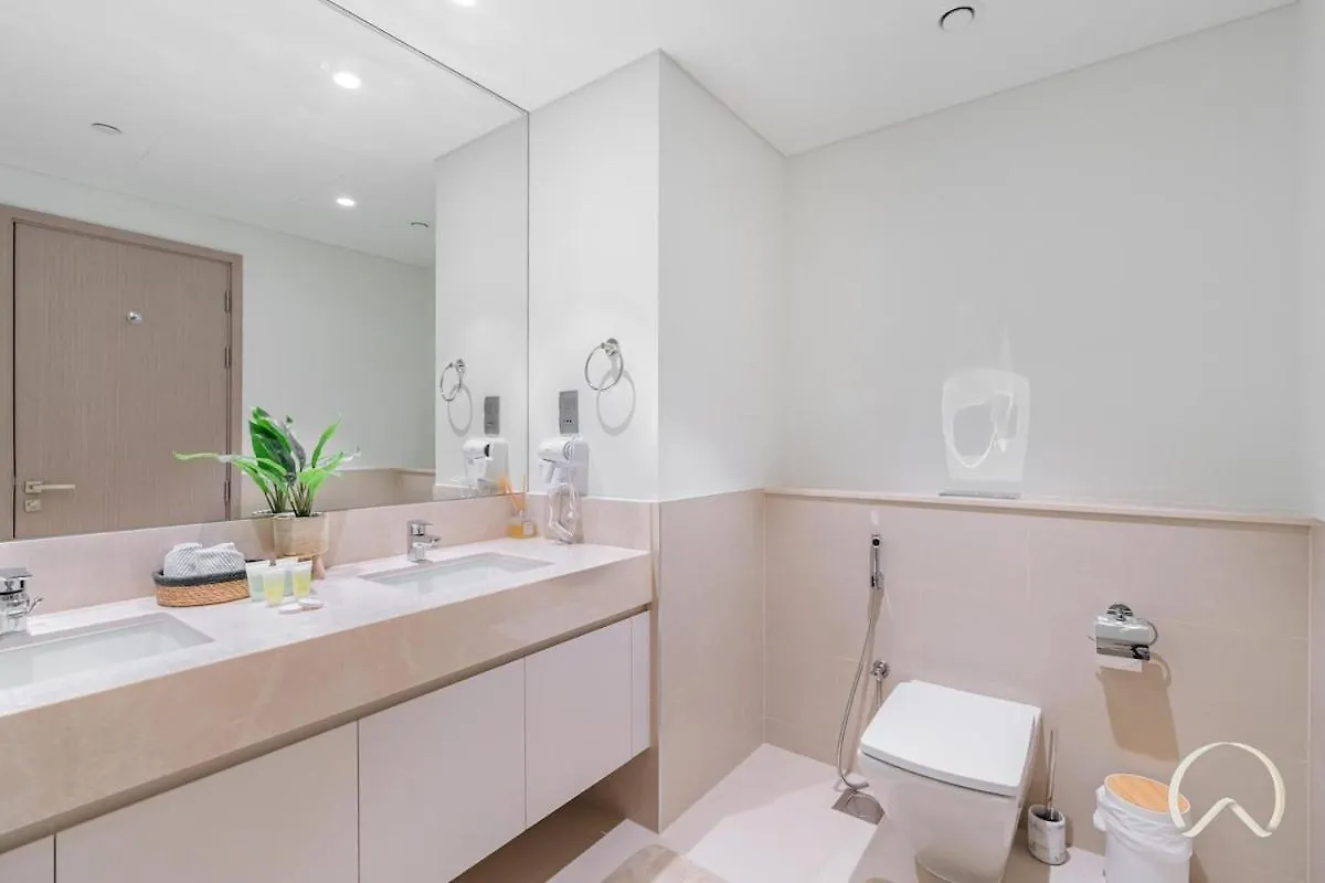 Luxurious 4Br In Act 1 Act 2 With Burj Khalifa View Apartment Dubai